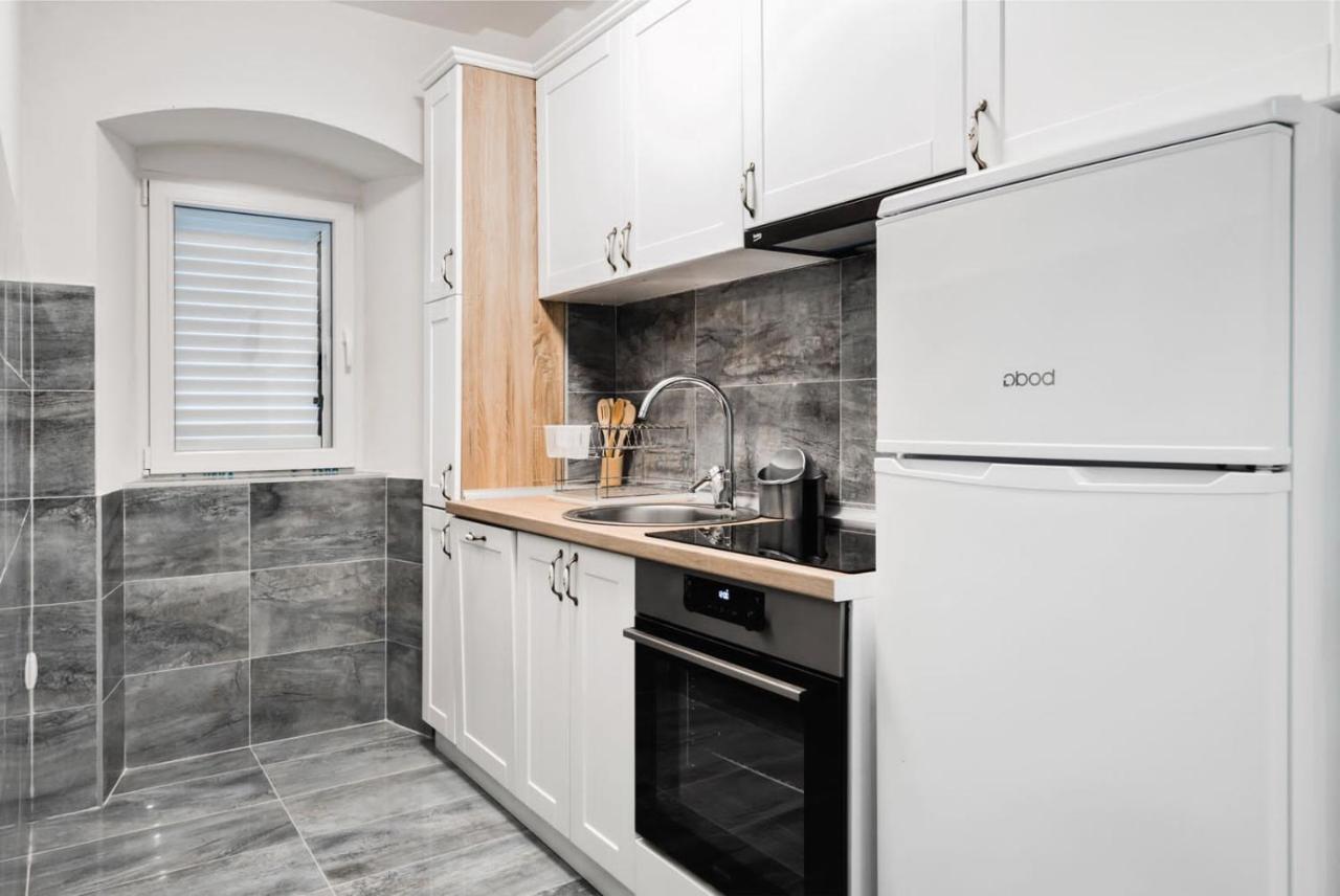 Apartments Sophia Kotor Exterior photo